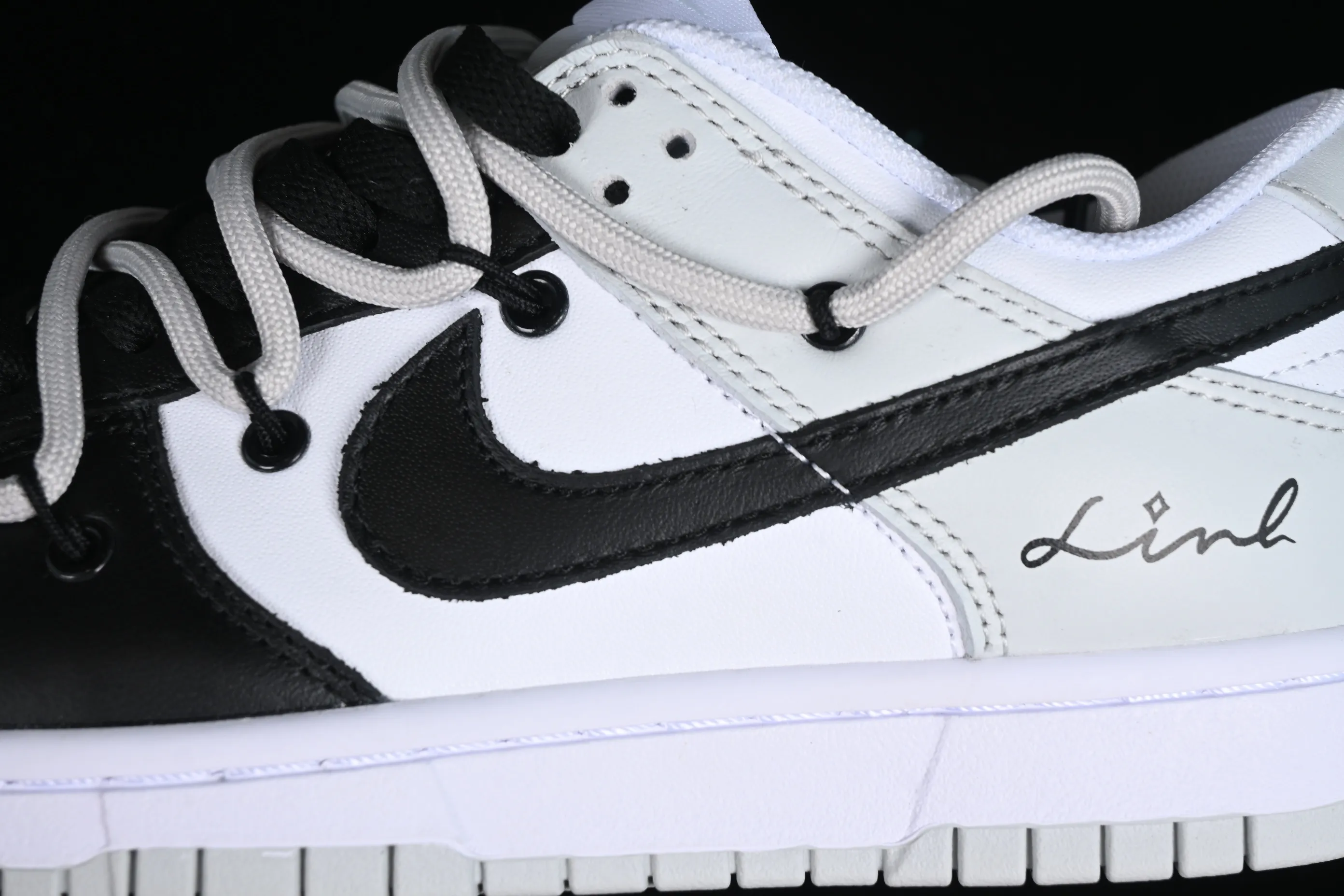 All Categories Nk SB Dunk Series Nk SB Dunk Low Low-top sneakers Nk Dunk Low Leather letters High street deconstruction Black and gray SB strap low-top casual sneakers DV0831-101